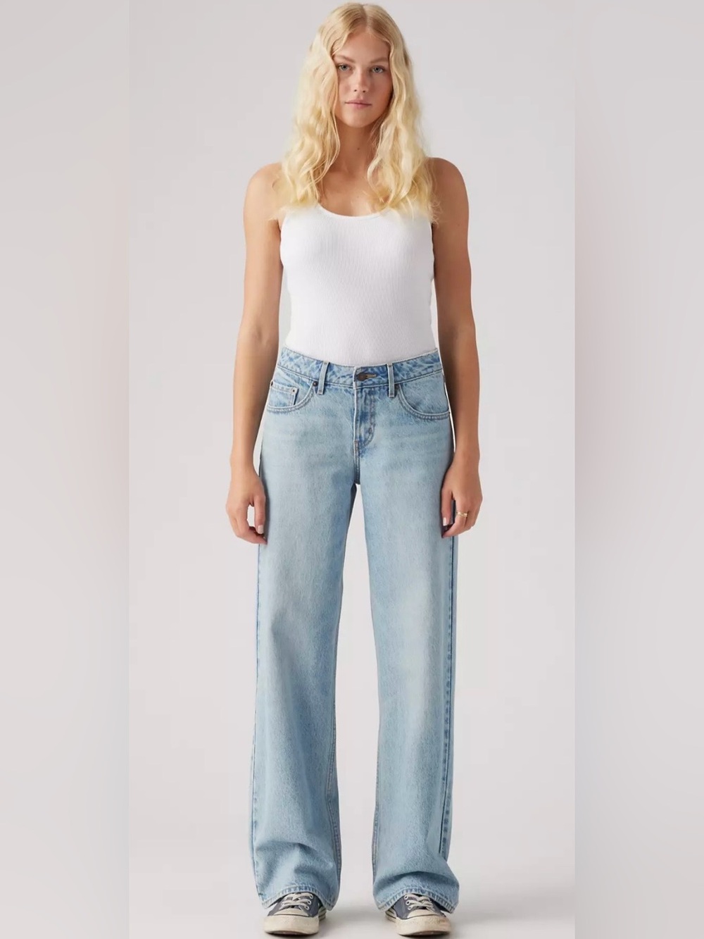 Levi’s low loose light wash denim size 27